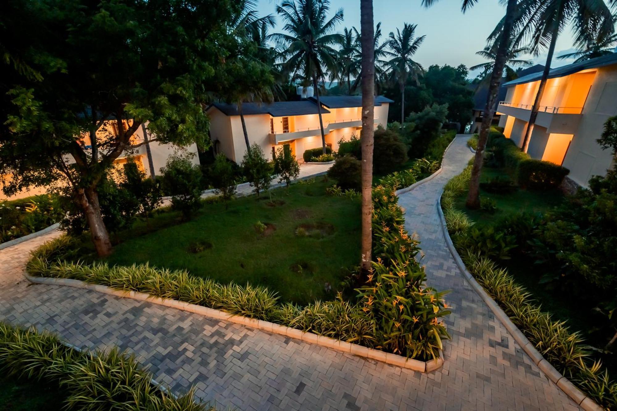 Commune18 Spa Resorts Chikmagalur Exterior photo